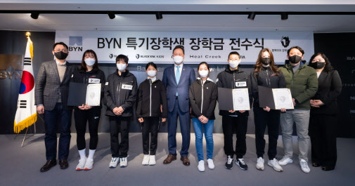 블랙야크강태선장학재단, 스포츠클라이밍 유망주에 장학금 전달