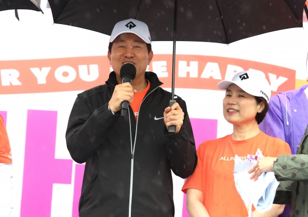 여성신문사(대표 김효선), 비도 막을 수 없는 여성마라톤 열기… 시민들, 4년 만에 상암벌 달렸다