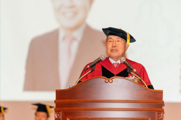 윤동한 한국콜마 회장, 세종대 명예 이학박사 학위 받아